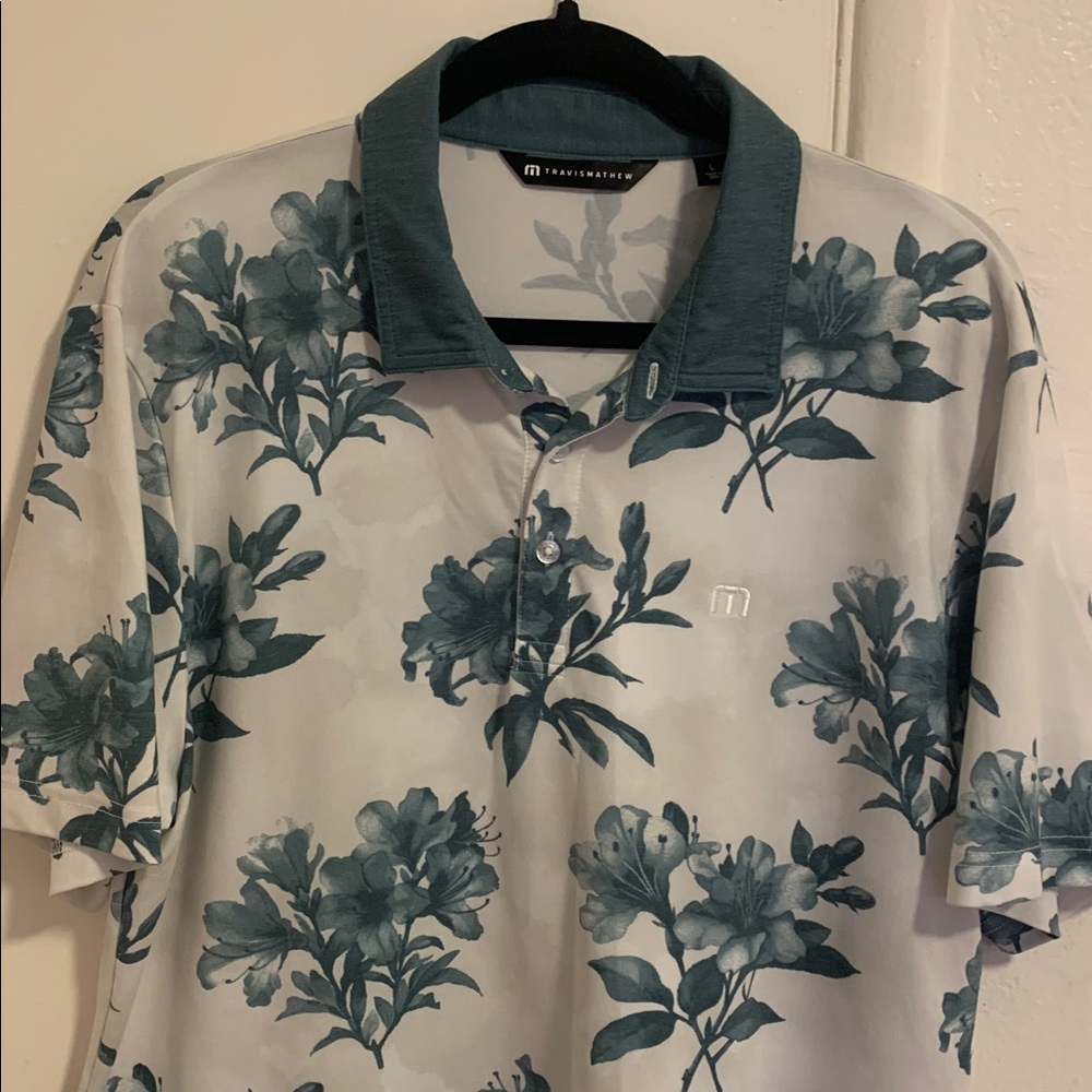 Men’s Travis Mathew floral polo! like new!